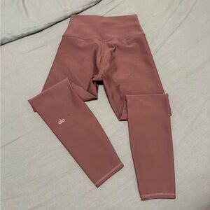 ALO Yoga Airlift Workout Leggings 3/4 Length Mauve Woodrose (small)
